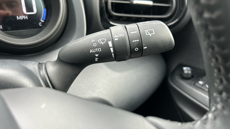 Toyota Yaris 1.5 Hybrid Design 5dr CVT Hybrid Hatchback